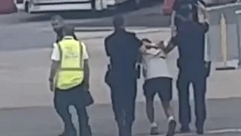 Un pasager Ryanair a încercat să deschidă ușa avionului, în zbor. Ce s-a întâmplat imediat după