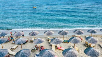Unde își petrec concediul cei mai mulți români și câți bani și-au alocat pentru vacanță. Aproximativ 39% rămân acasă