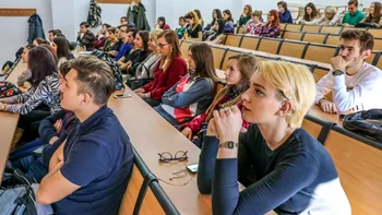 Cât costă să-ți ții copilul în facultate, în 2023. Taxele, piperate pentru buzunarul românilor