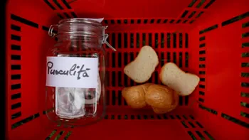 Românii până în 40 de ani, mai avantajați la creditele bancare: iei bani mulți, plătești rată mai mică