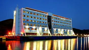Primul hotel plutitor din lume: cu ce scop a fost construit, ce s-a ales de el