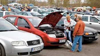 Săraci, dar pretențioși când vine vorba de mașini. Românii n-au de pe ce bea apă, dar cumpără vehicule noi