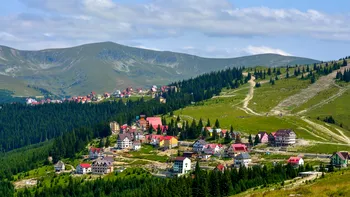 Stațiunea Rânca, o bijuterie montană în inima României: ce poți face acolo, cât costă VIDEO