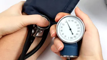 Cele două exerciții care îți scad tensiunea arterială. Oamenii de știință le recomandă în fiecare zi