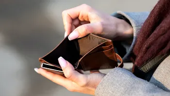 De ce suntem tot mai săraci, deși politicienii se laudă că economia crește și lucrurile merg spre bine. Românii o duc din ce în ce mai rău