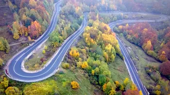 Locul din România mai frumos decât Transalpina sau Transfăgărășanul. Cum arată Drumul Aurului din vestul țării VIDEO