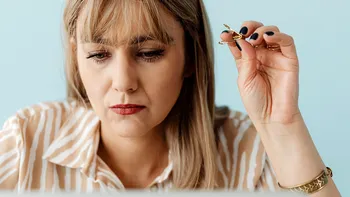 Gesturile considerate urâte care te ajută să îți menții sănătatea. Beneficiile, confirmate de oamenii de știință