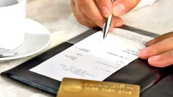 Mesajul lăsat de un turist pe o notă de plată a lăsat-o pe chelneriță fără cuvinte. Ce l-a înfuriat pe clientul unui restaurant