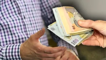 Firmele se închid pe capete, cad 