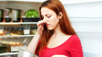 Testul mirosului nu te scapă de o intoxicație alimentară. Care este explicația cercetătorilor, ce se întâmplă cu alimentele, de fapt