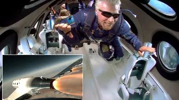 Sportivul olimpic şi copilul de 11 ani care au plătit 250.000 dolari pentru a ajunge în spaţiu, sunt primii turişti ai zborului Virgin Galactic. „18 ani am aşteptat”