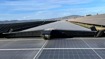 Panourile solare, semnificativ mai eficiente cu ajutorul unui robot. De ce pare SF