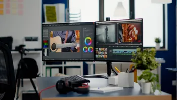 Cum pui fundaluri diferite pe fiecare monitor atașat la același computer