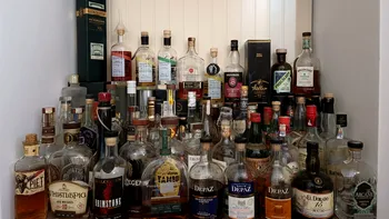 Cum îți bagă Guvernul mâna în buzunar, din nou: importatorii, producătorii locali și consumatorii români, îngropați în accize, taxe și impozite