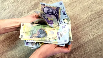 Încep să dispară banii cash. Cum va fi restricționată folosirea lor în unele magazine din România