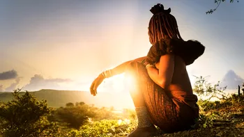 Locul unic din lume în care femeile se oferă turiștilor ca dar de bun venit. Povestea comunității uitate de lume, tribul Himba