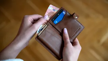 O tânără a găsit o comoară după ce a intrat într-un magazin ca să cumpere niște nimicuri. „Am luat-o imediat, la preț de chilipir” - Foto