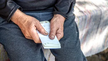 Se taie 1 milion de pensii. Statul le dă 