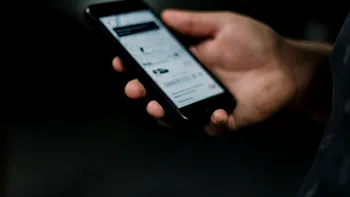 Compania Uber, dată în judecată. Pentru ce riscă să plătească 455.000.000 de euro