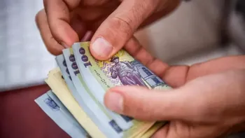 Cresc salariile acestor bugetari de la 1 ianuarie 2024. Pentru angajații la stat se găsesc bani