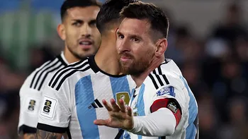 Cum a reacționat Lionel Messi, după ce a fost scuipat pe teren: imaginile au devenit virale. „Vreți să devină cunoscut?” - FOTO & VIDEO