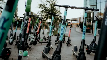 Cât ar urma să plătească românii pentru RCA-ul trotinetelor. Suma anunţată de stat nu este deloc mică