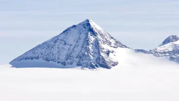 Adevărul despre bizara piramidă apărută în Antarctica. Ce ar fi, de fapt VIDEO