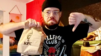 Înfometat să fii, ghinion să ai. Ce a găsit un bărbat într-un meniu fast food
