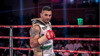 ”Am dormit ani de zile pe cartoane în Piața de Flori. Am urcat în ring, deși mă durea stomacul de foame”. Povestea lui Claudiu Bădoi, triplu campion mondial la kickboxing