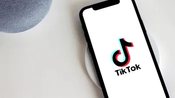 Românii, dependenți de TikTok: Câte milioane folosesc rețeaua de socializare, la ce se uită