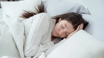 Trucul ce te ajută să adormi atunci când nu scapi de gânduri. Durează doar câteva minute