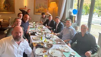 Ilie Dumitrescu a început să plângă la conferința în care jucătorii „Generației de Aur” și-au anunțat meciul de retragere. Mourinho, Stoichkov, Figo și Rivaldo, invitați la eveniment - VIDEO