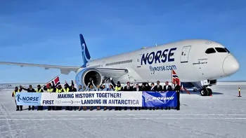 Cel mai mare avion construit vreodată, care a aterizat pe o pistă de gheață din Antarctica: Recordul a fost înregistrat recent