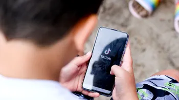 Copiii sub 16 ani ar putea să nu mai aibă acces la TikTok, Instagram și Facebook: Ce prevede proiectul de lege