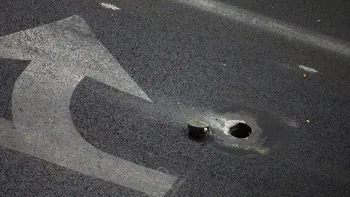 Dezastru la Las Vegas, după ce o gaură a apărut pe circuit. F1 a anulat primul antrenament după ce un monpost Ferrari a fost distrus
