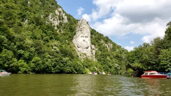 Curiozitate din România: Statuia lui Decebal de la Orșova, cea mai înaltă sculptură în piatră din Europa