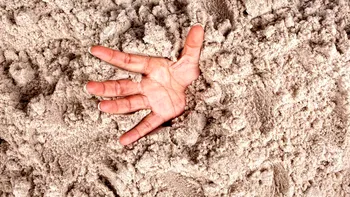 Nisipurile mișcătoare, între mit și realitate: Cât de periculoase sunt, de fapt, cât adevăr există în filme
