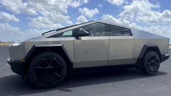 Nu faci ce vrei cu mașina ta Tesla. Ce se ascunde în contractul de achiziție, poți ajunge la tribunal