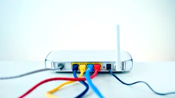Ai semnal mai bun la Wi-Fi cu acest obiect pe care-l ai în bucătărie: Îl pui în spatele routerului și ai internet foarte bun
