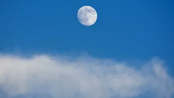 De ce poți vedea Luna și în timpul zilei. Mulți sunt derutați când observă fenomenul