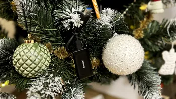Kingston XS1000, un fel de stick USB reinventat pentru 2024. Soluția de backup rapidă, compactă și andurantă