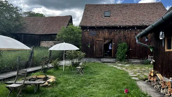 Cum faci bani la țară în România, s-a schimbat legea. Ce sunt punctele gastronomice locale, ce poți vinde acolo