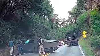Primul accident rutier cu o Tesla Cybertruck. Coliziunea a fost frontală cu o Toyota, iar una dintre mașini a suferit avarii foarte grave