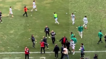 Un nou episod scandalos în Turcia. Bătaie ca în filme între fotbaliști pe teren
