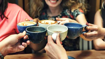 Cafea sau ceai? Ce ar trebui să bei dimineață pentru a primi doza optimă de cofeină