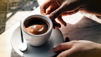 Ce se întâmplă dacă bei cafea pe stomacul gol. Ce spun experții