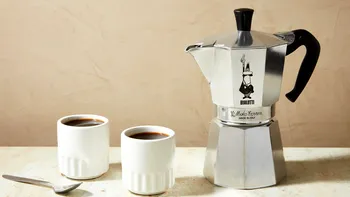Povestea omului care a inventat cafetiera moka. Cum a profitat Bialetti de fascism, de fapt VIDEO