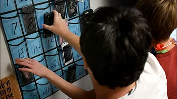 Fără telefoane mobile la școală: Experimentul revoluționar, întreprins de o instituție de învățământ, cu rezultate surprinzătoare