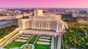 Factura fabuloasă la energie de la Casa Poporului. Cum este să dai pe curent cât pe un apartament în centru Capitalei, în fiecare lună