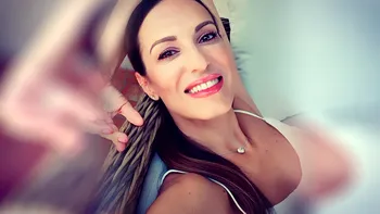 Toată lumea întreabă de ce este singură. Șefa Federației Române de Gimnastică Ritmică are un răspuns: ”Doar astea mă pot cuceri la un bărbat”